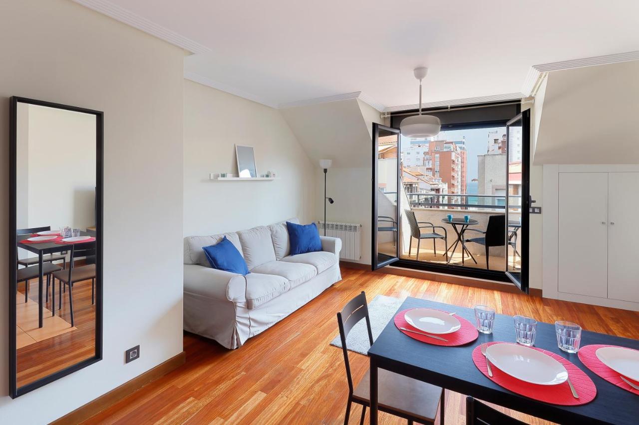Atico Con Terraza, Vistas Al Mar Y Parking En Playa De S Lorenzo Gijon Exterior photo